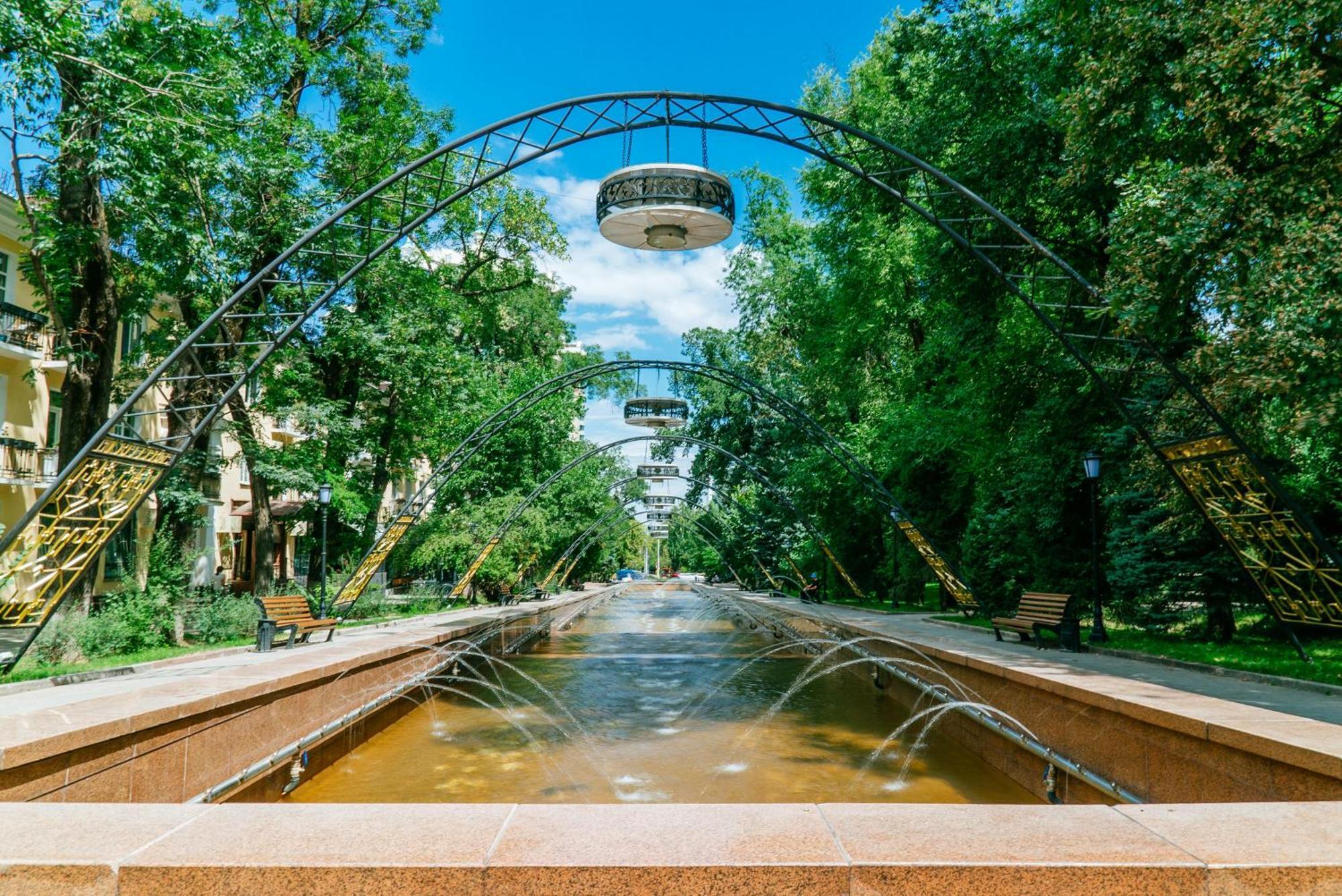 Nadezhda Apartments On The Nauryzbai Batyr 82 阿拉木图 外观 照片