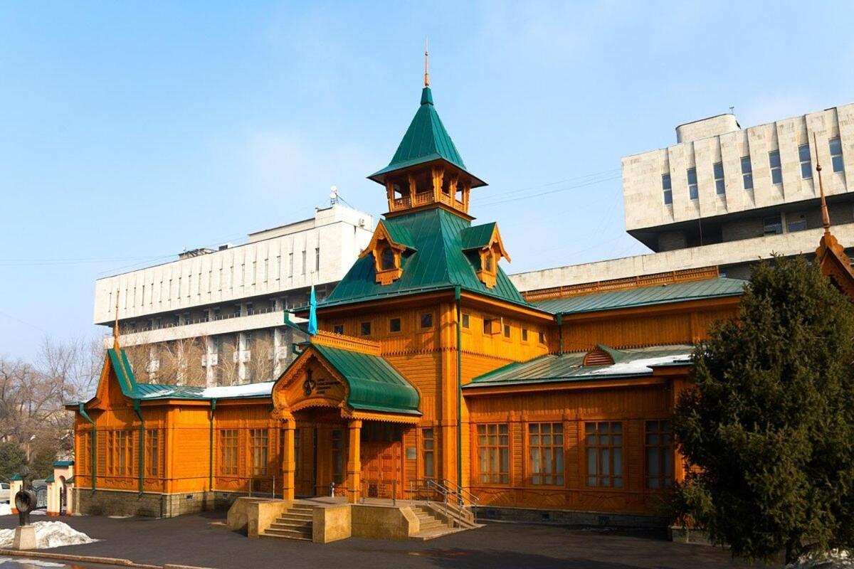 Nadezhda Apartments On The Nauryzbai Batyr 82 阿拉木图 外观 照片